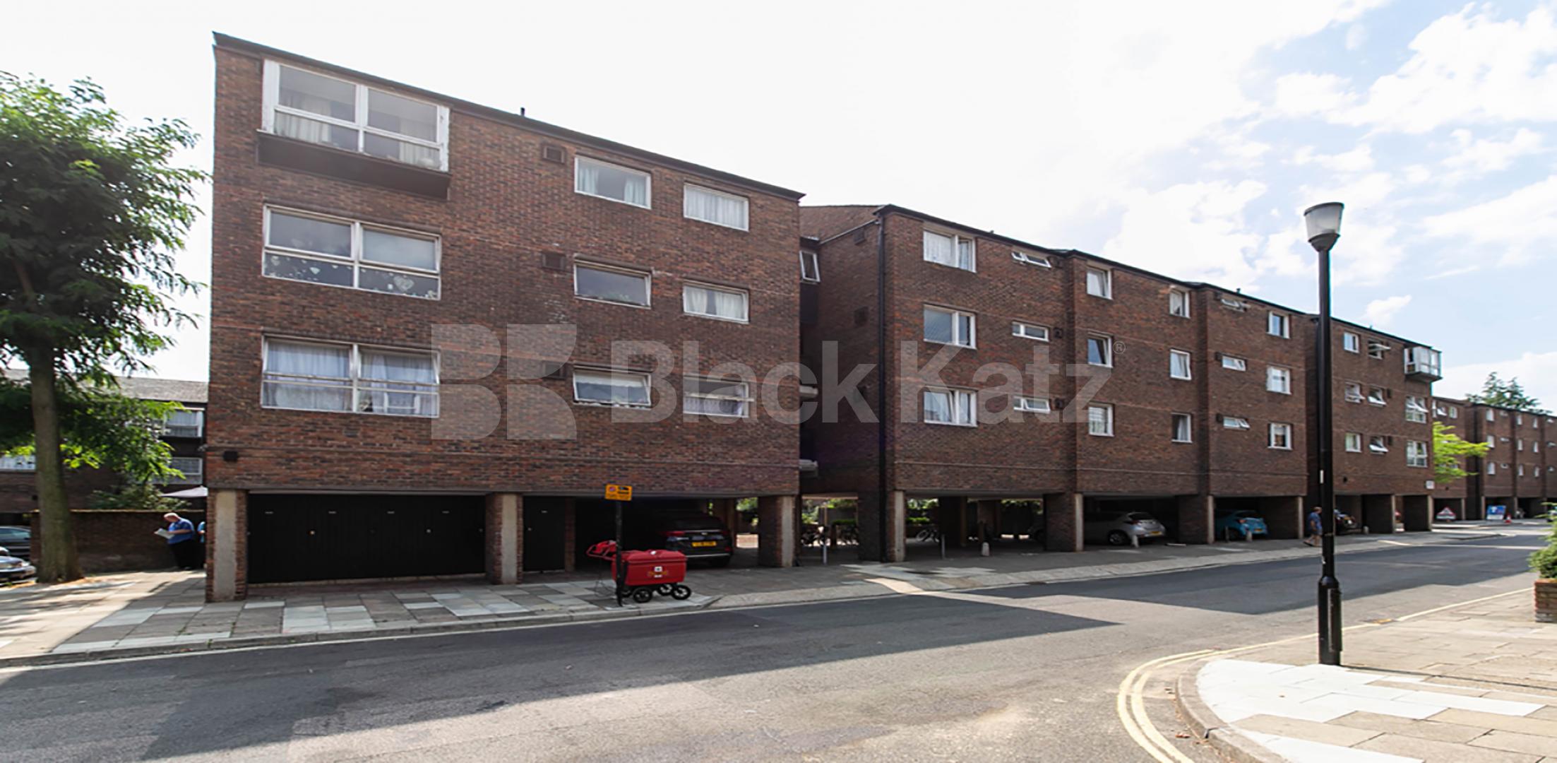 3/4 double bedroom flat located within mins to regents park and marylebone tube Henderson Drive, St Johns Wood